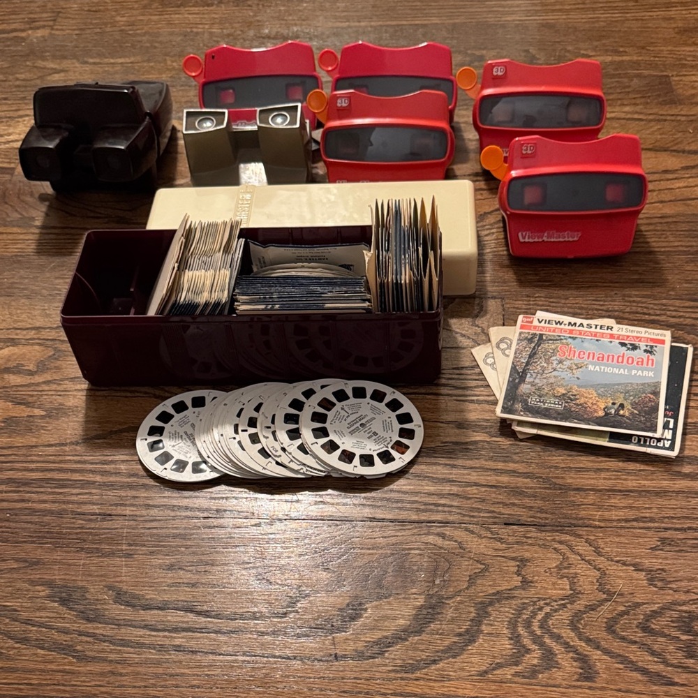 View-Master Set with multiple pictures